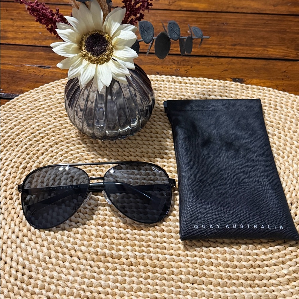 Quay Australia Black Aviator Sunglasses with Case
